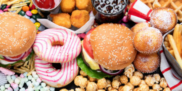 Cibi ultraprocessati, un consumo elevato dopo un tumore può aumentare mortalità