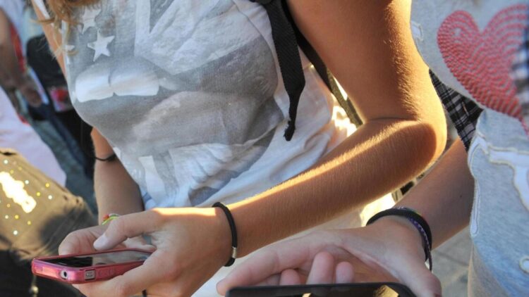 Presidente Agcom, il parental control sui telefonini sta funzionando