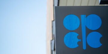 Opec+ conferma lo status quo, produzione di petrolio resta invariata