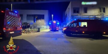 Fiammata in azienda farmaceutica, tre operai feriti, uno è grave