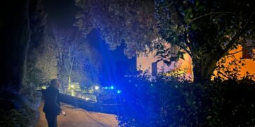 Proprietario spara in aria, ladro muore dissanguato in recinzione