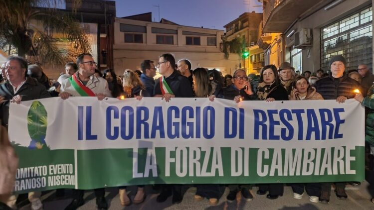 Fiaccolata a Niscemi a un mese dalla frana
