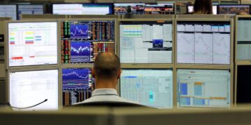 Borsa: Milano in rialzo con l’Europa, volano Moncler e Unipol