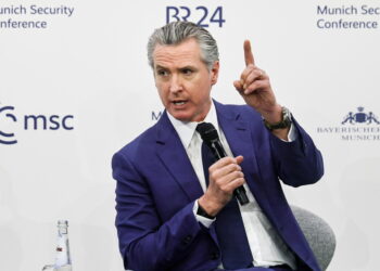 Trump, Ocasio-Cortez e Newsom sono un imbarazzo per gli Usa