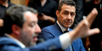 Il segretario cerca di chiudere il caso, ma è tensione nella Lega