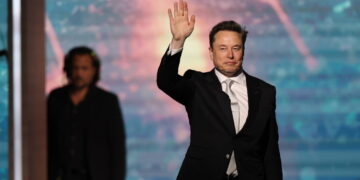 Musk rivoluziona il suo impero, maxi-fusione fra SpaceX a xAI