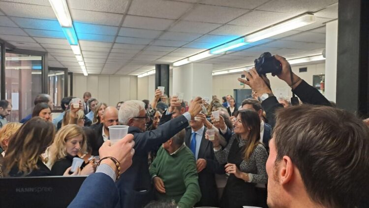 Referendum, la vittoria delle toghe: abbracci e ‘Bella ciao’ in tribunale