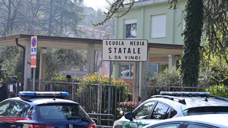 Mimetica ed esplosivo, il tredicenne in diretta su Telegram