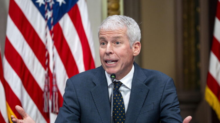 Il ministro dell’Energia Usa assicura, traffico a Hormuz riprenderà presto