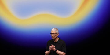 Tim Cook celebra i 50 anni Apple e il ‘Think different’ che ha riscritto il futuro