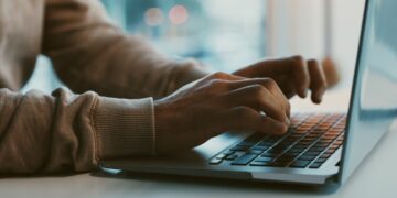 Allarme risparmi, i 3 errori che oggi stanno bruciando il potere di acquisto