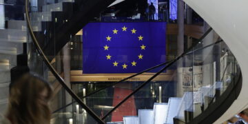 Parlamento Ue chiede di tutelare le opere protette da copyright dall’uso dell’IA