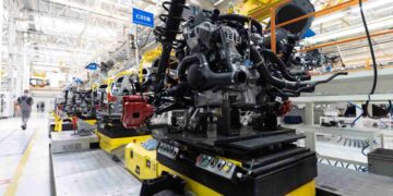 Il settore auto UE ripensa l’auto elettrica: le formule di Renault e Volkswagen