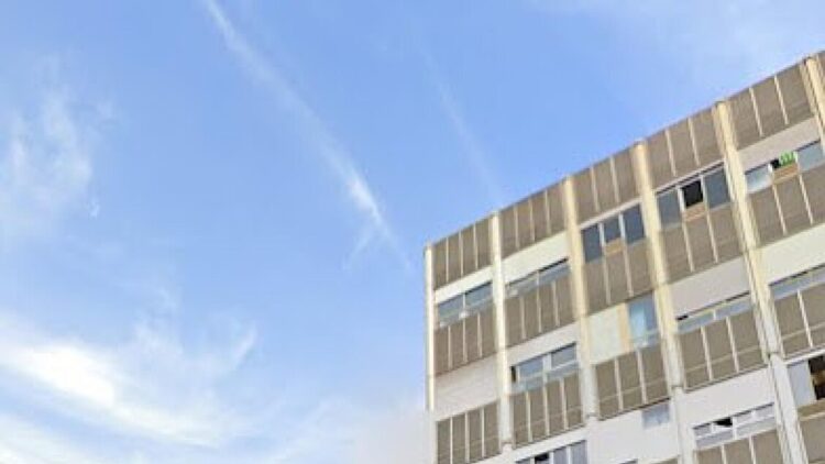 Una cura per la bimba che non poteva aprire gli occhi senza dolore