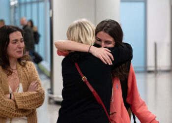 Arrivato a Fiumicino il primo volo con gli italiani rientrati dall’Oman. Farnesina invia funzionari