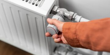 Stoccaggio gas, l’Ue chiede di ridurre gli obiettivi: ci sono rischi per l’Italia