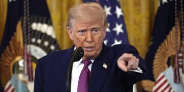 Iran, Trump chiede una coalizione: “Altri paesi mandino navi per aprire lo Stretto di Hormuz”