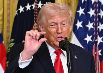 Iran, gli Usa attaccano l’isola di Kharg. Trump: “La Marina scorterà le petroliere”