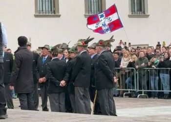 Bossi, il ‘Va, pensiero’ chiude i funerali del Senatur