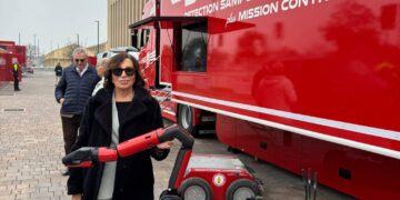 Così lavora Fiamma, cane robot “microbiologo” al servizio dei vigili del fuoco