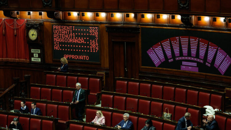 La Camera approva il decreto bollette, passa al Senato